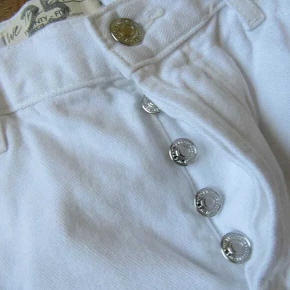 NWT WE THE FREE People Cut-Off Shorts DISTRESSED White Denim BUTTON-FLY ,25 - Picture 4 of 7